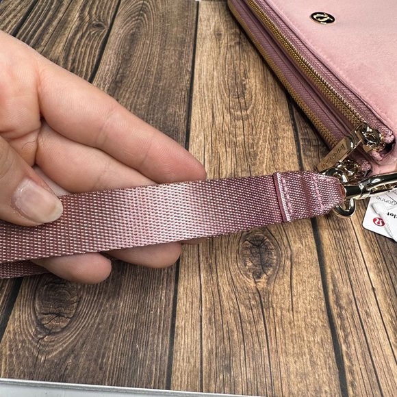 Lululemon Curved Wristlet Velour NWT *Limited Edition Gold* Pink Pastel (O/S) - Picture 7 of 13